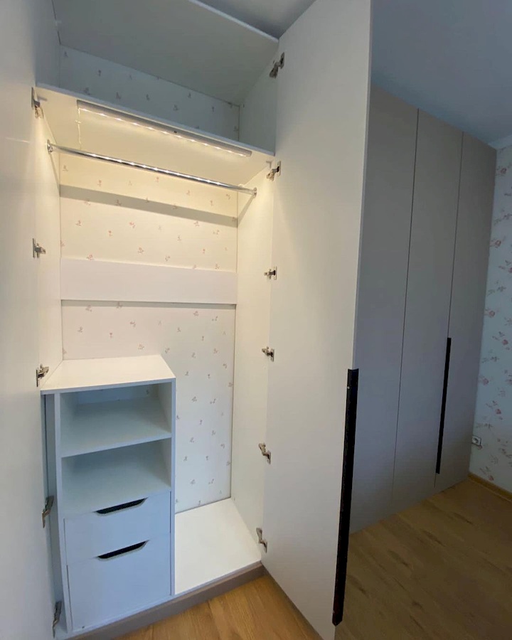 Встроенные шкафы-Встраиваемый распашной шкаф «Модель 28»-фото5